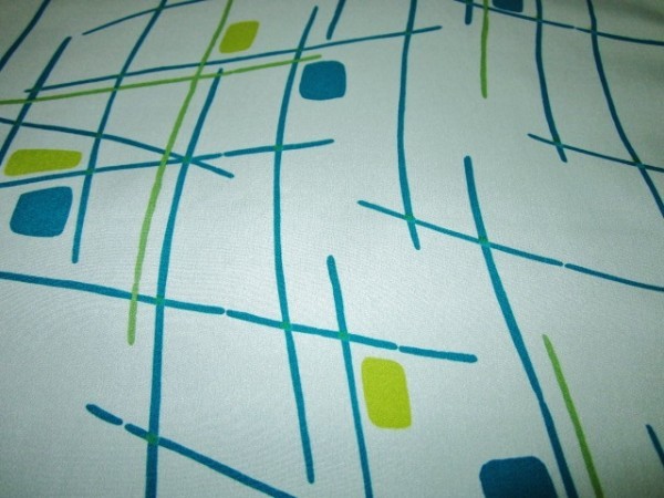 【京わぎれ】正絹 長襦袢はぎれ 変則井桁文様 薄ブルー地ターコイズ 袷替え袖用4.4m_画像3