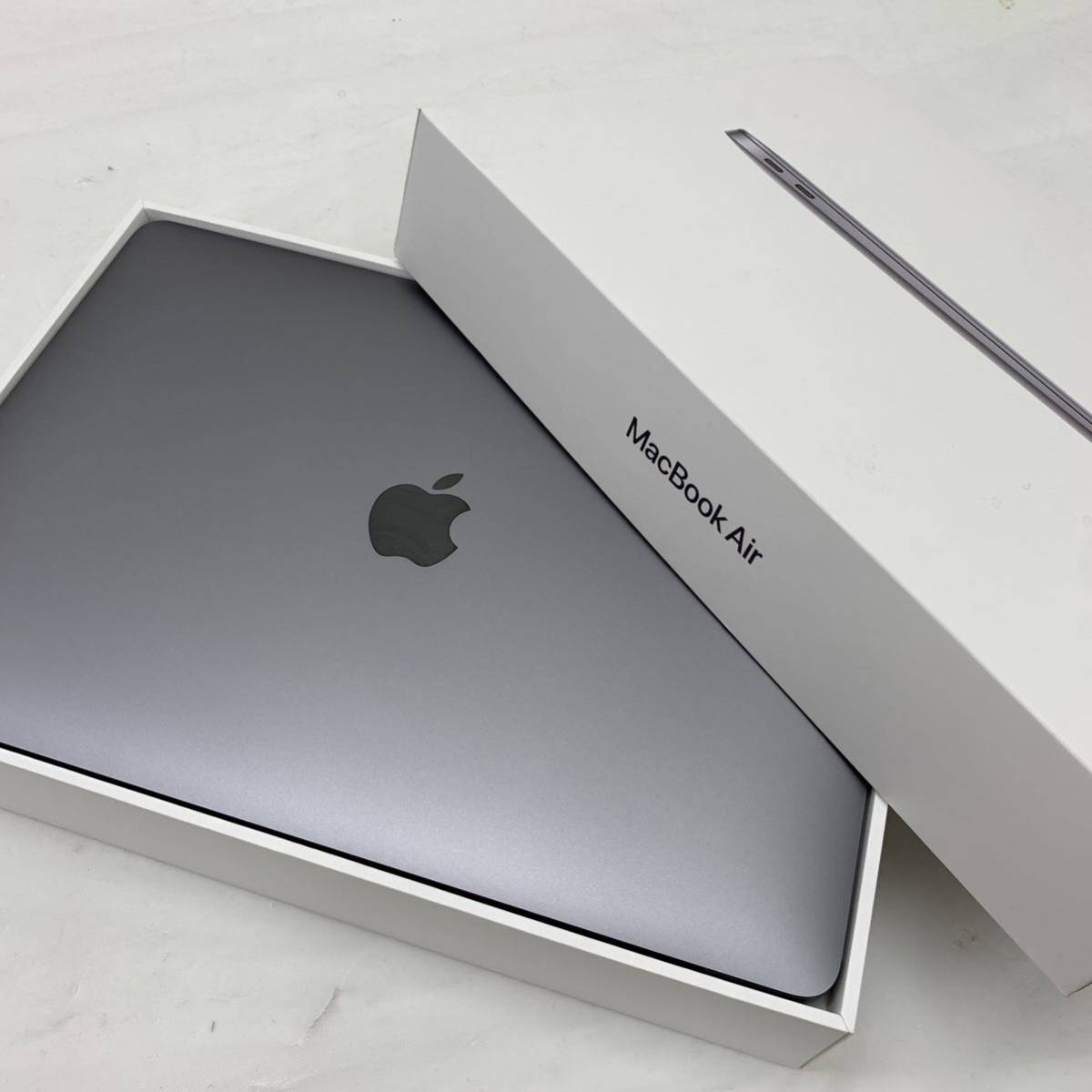 Apple MacBook Air 13.3 スペースグレイ☆傷あり☆