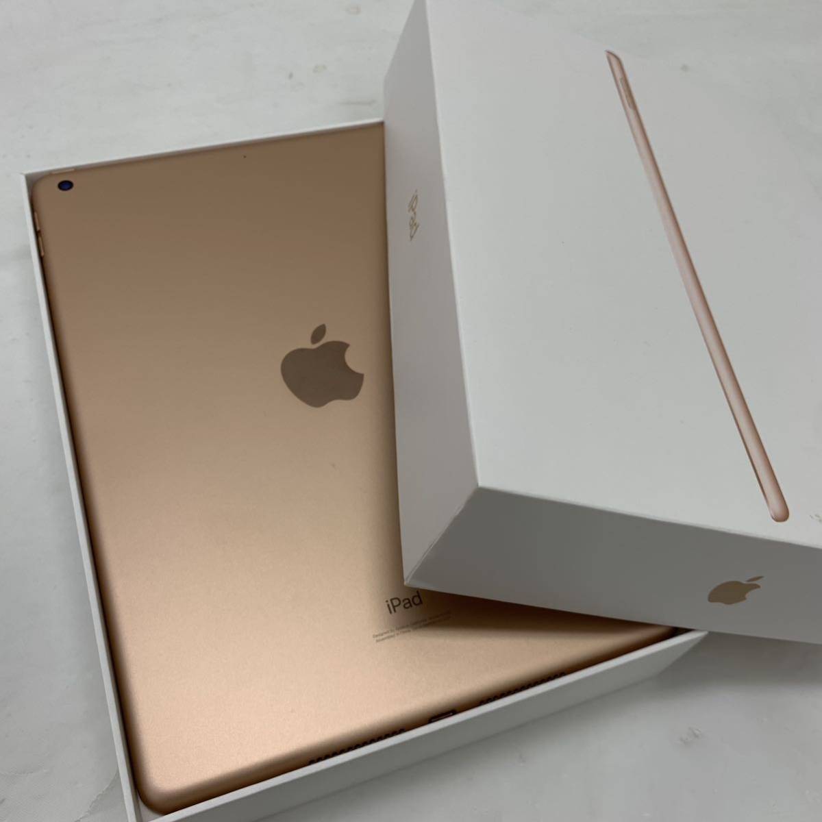 097H383☆美品！ Apple iPad 第8世代Gold 32GB MYLC2J/A Wi-Fiモデル