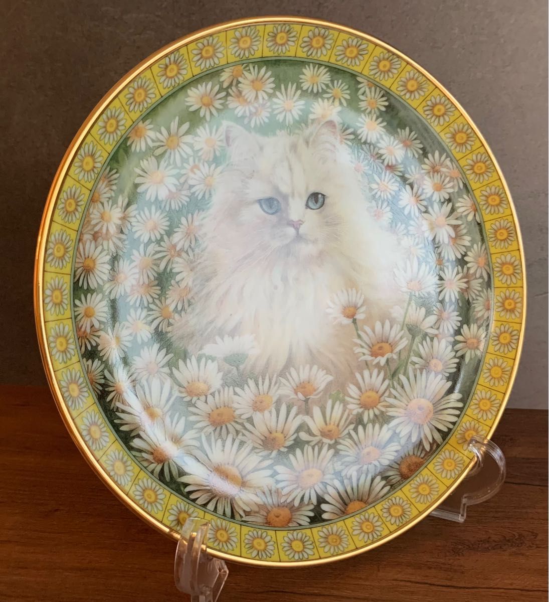 レズリーアンアイボリー 猫のプレート 花の中の猫達 デイジーの レズリーアンアイボリー 猫のプレート 花の中の猫達 デイジーの