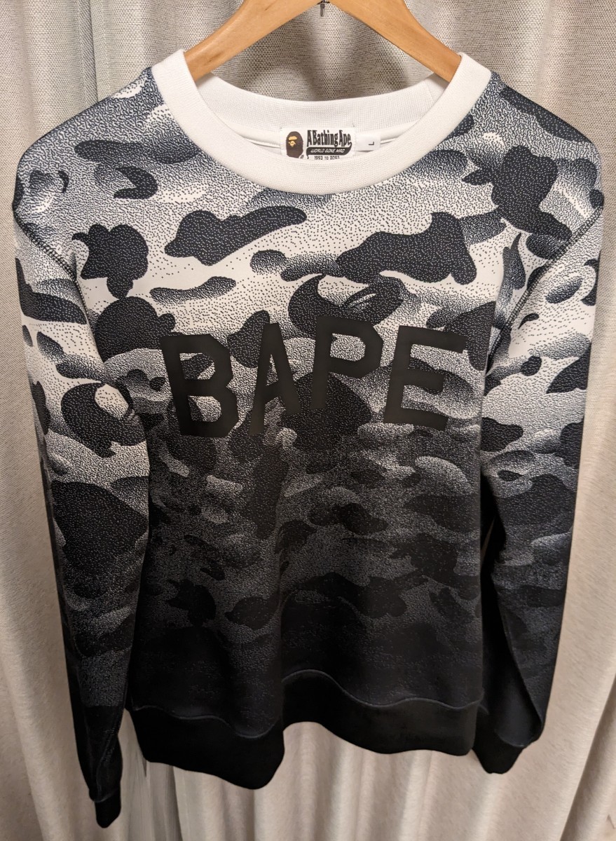 【送料込み】期間値下げＢＡＰＥ ape エイプ　グラデーション　スウェット　Lサイズ　白黒　ＢＡＰＥストア前橋購入　★オマケ付き★_画像1