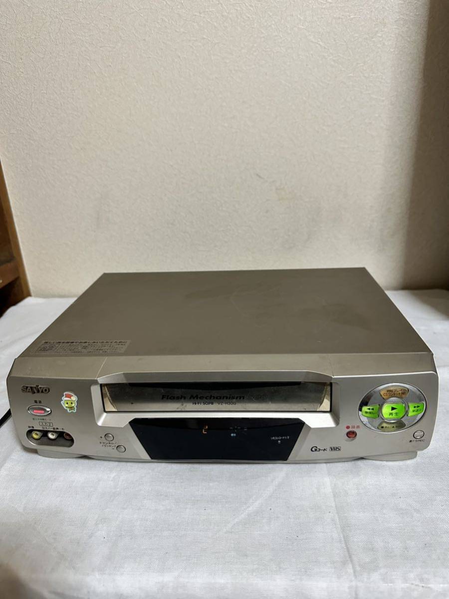 SANYO サンヨー ビデオテープレコーダー VZ-H30G VHS ビデオデッキ　ジャンク品　本体のみ　通電確認済み_画像2