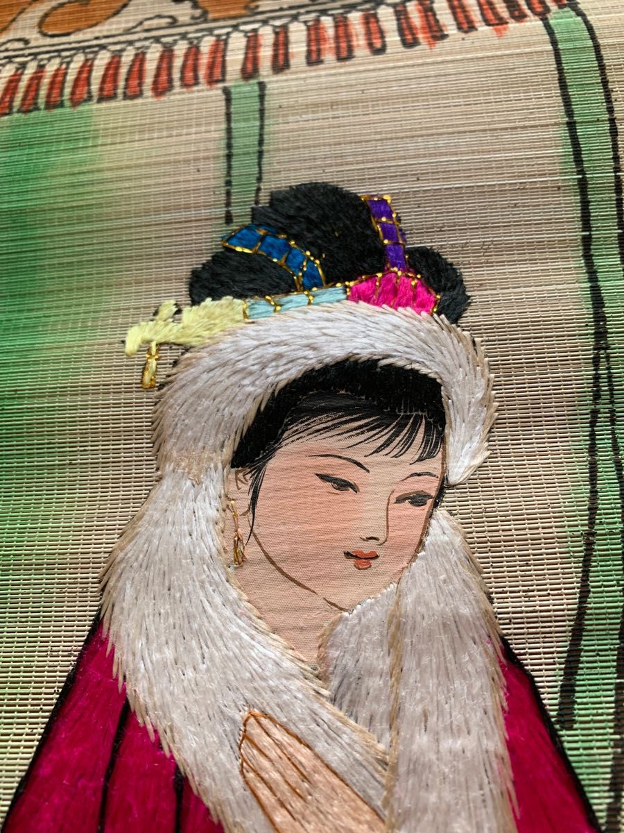 ①《昭君出寒》掛軸 中国美人画 骨董品  美術 中国掛け軸 刺繍 美人画