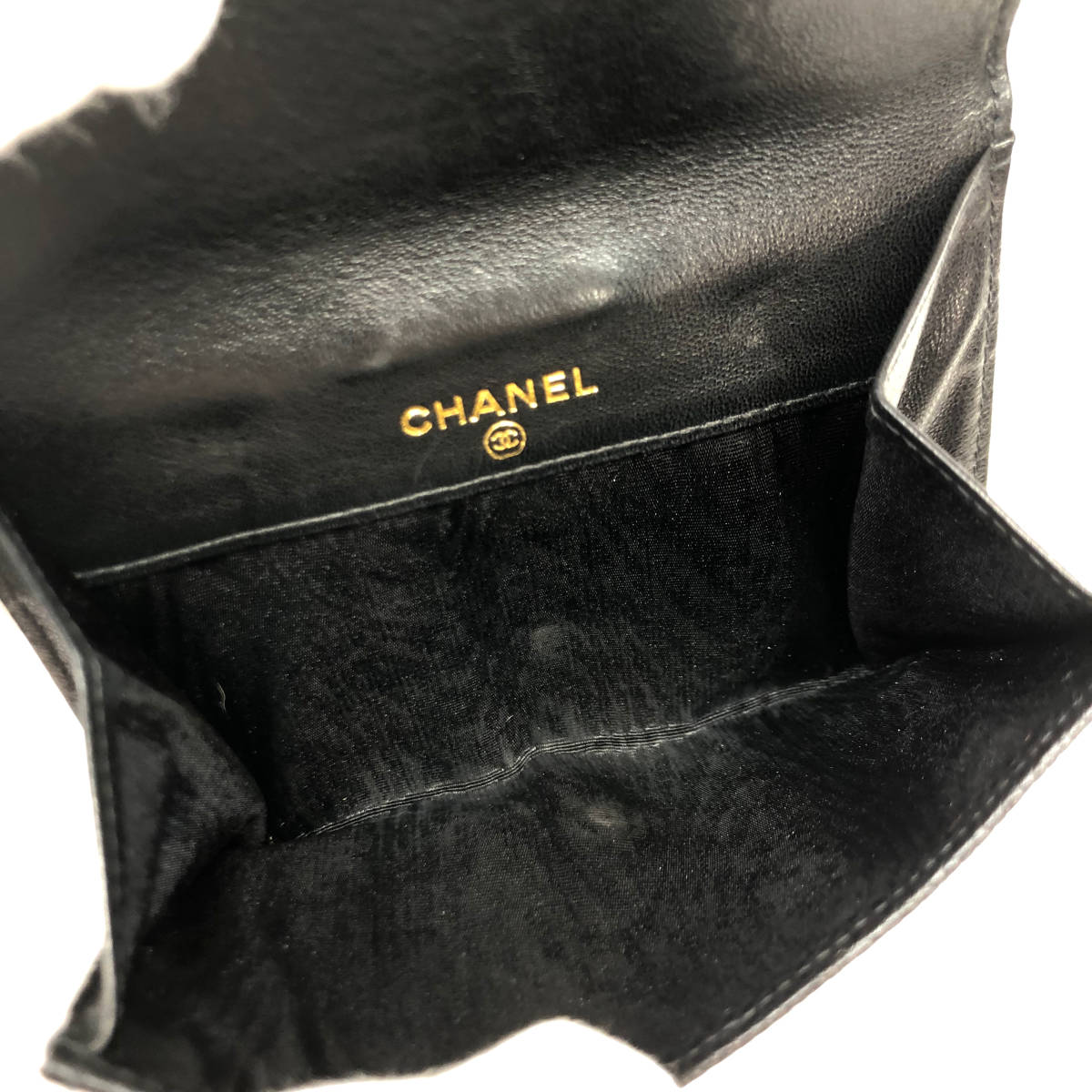 【中古美品】 CHANEL シャネル ココマーク 二つ折り財布 コンパクト財布 Wホック キャビアスキン ブラック 6番台 A13496の画像10