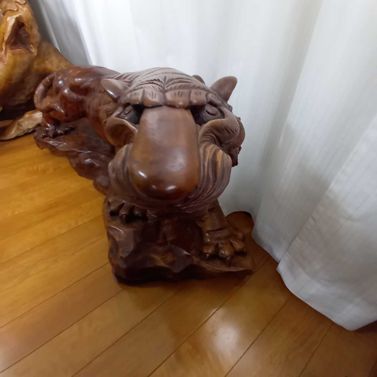 木彫りトラ虎彫刻置物オブジェインテリア古美術工芸品美術品千葉県船橋