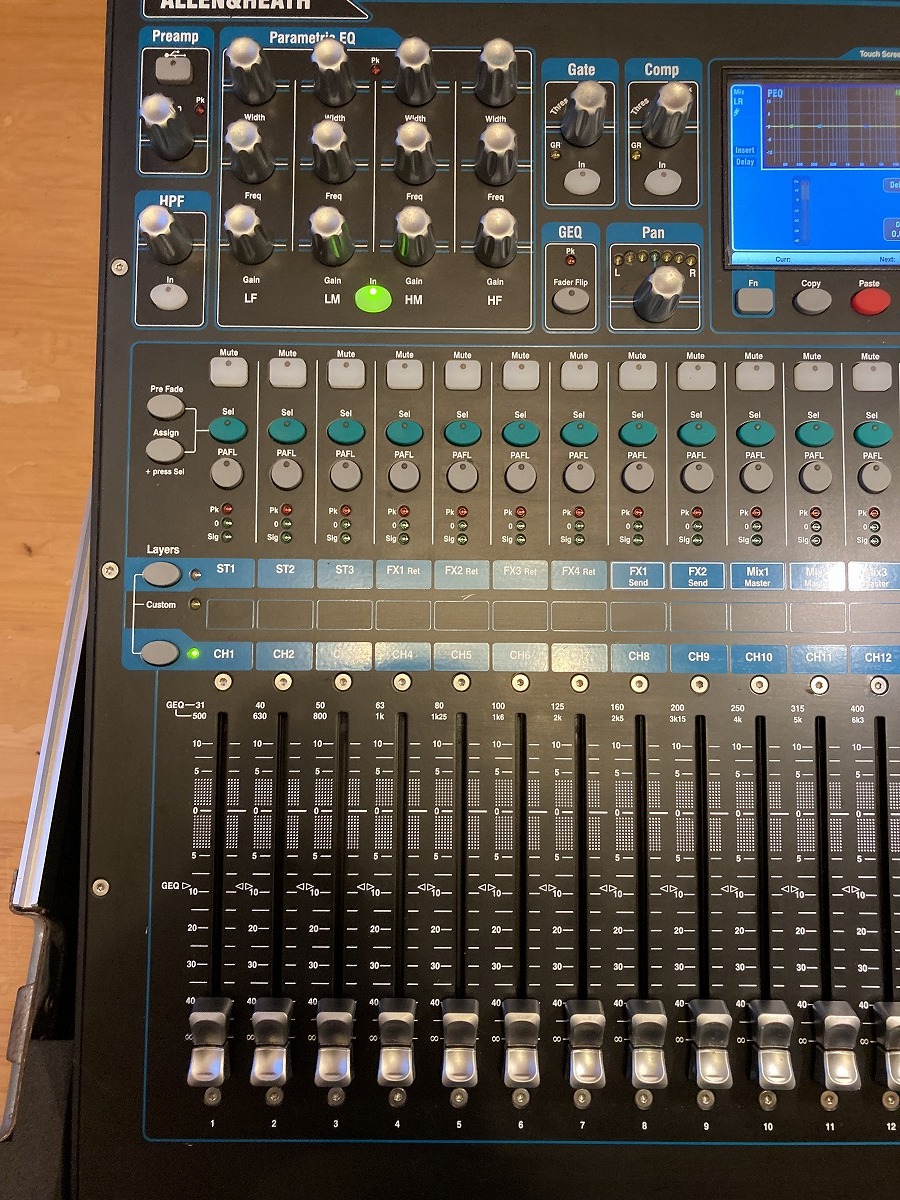 ALLEN&HEATH☆Qu-16☆デジタルミキサー☆ケース・ランプ付属 ALLEN&HEATH☆Qu-16☆デジタルミキサー☆ケース・ランプ付属