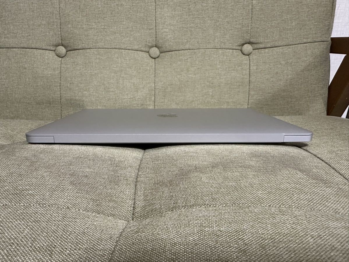 美品Apple アップルMacBook Air M1 2020 A2337 シルバー8G 256GB SSD
