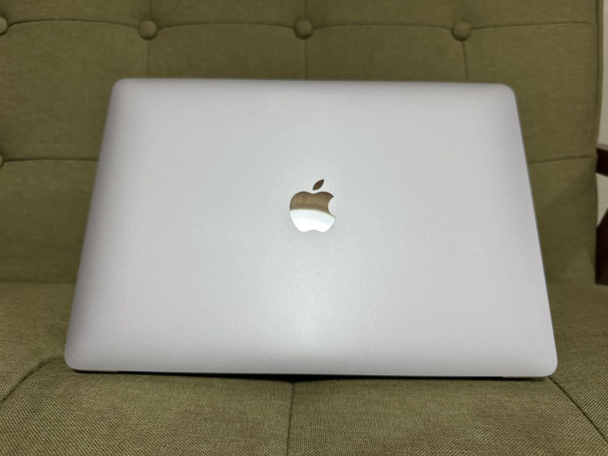 美品Apple アップルMacBook Air M1 2020 A2337 シルバー8G 256GB SSD