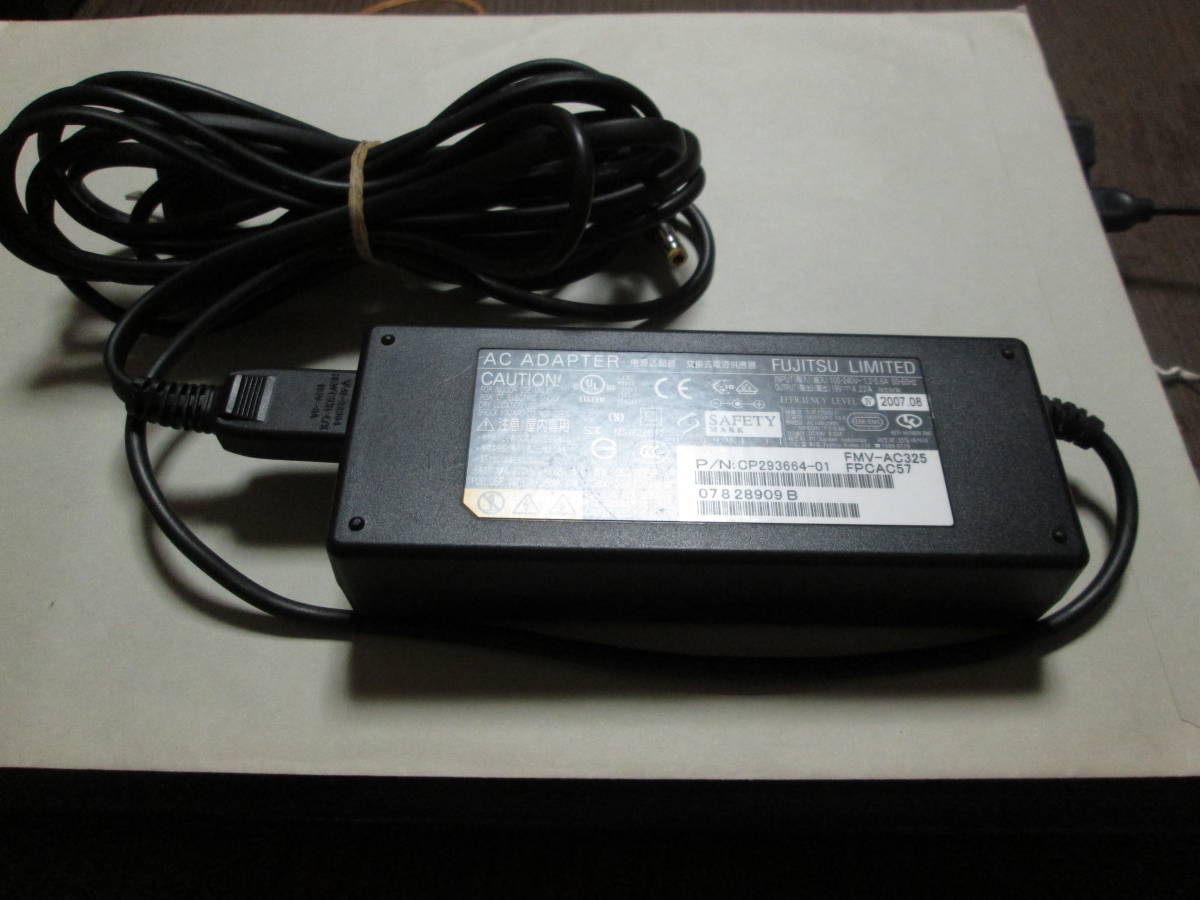 富士通 ACアダプター FMV-AC325(A) 19V 4.22A (5.5mm 2.5mm) (富士通製 19V 3.42A 3.16A 指定本体でも使用可能) 動作確認　中古品 送料無料_画像1