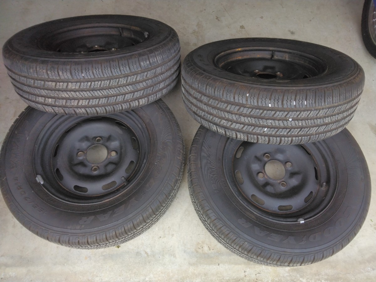 195/70R14/4本セット TOPY/9ホール14インチ5J PCD114.3 日産