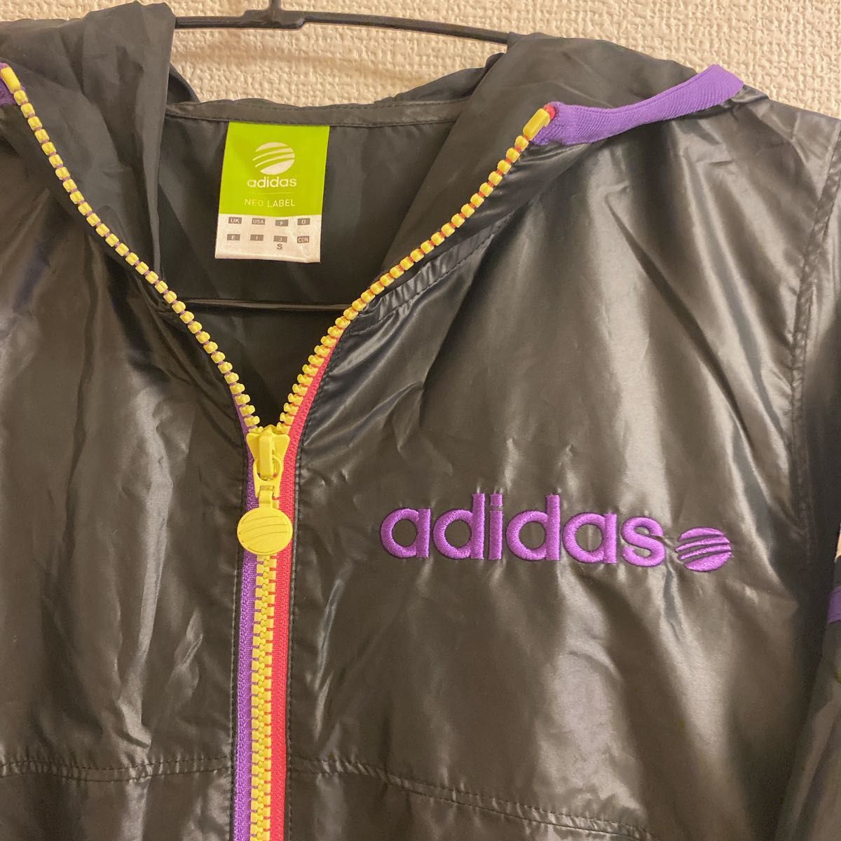 adidas ウィンドブレーカー　ジャージ