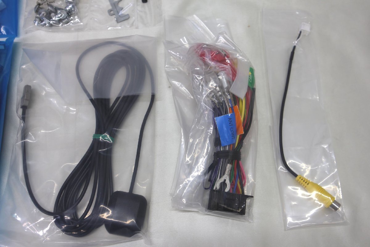 未使用品>KENWOOD カーナビ MDV-D709BT(50223042605871OM