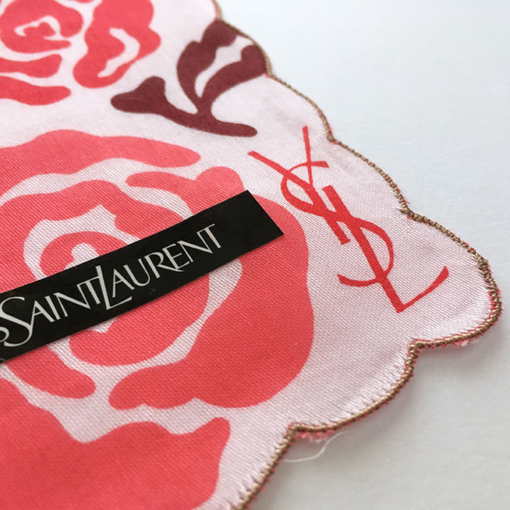 サンローラン / YvesSaintLaurent ハンカチ　薔薇の花柄　ピンク生地　ふち波カット【5866】_画像5