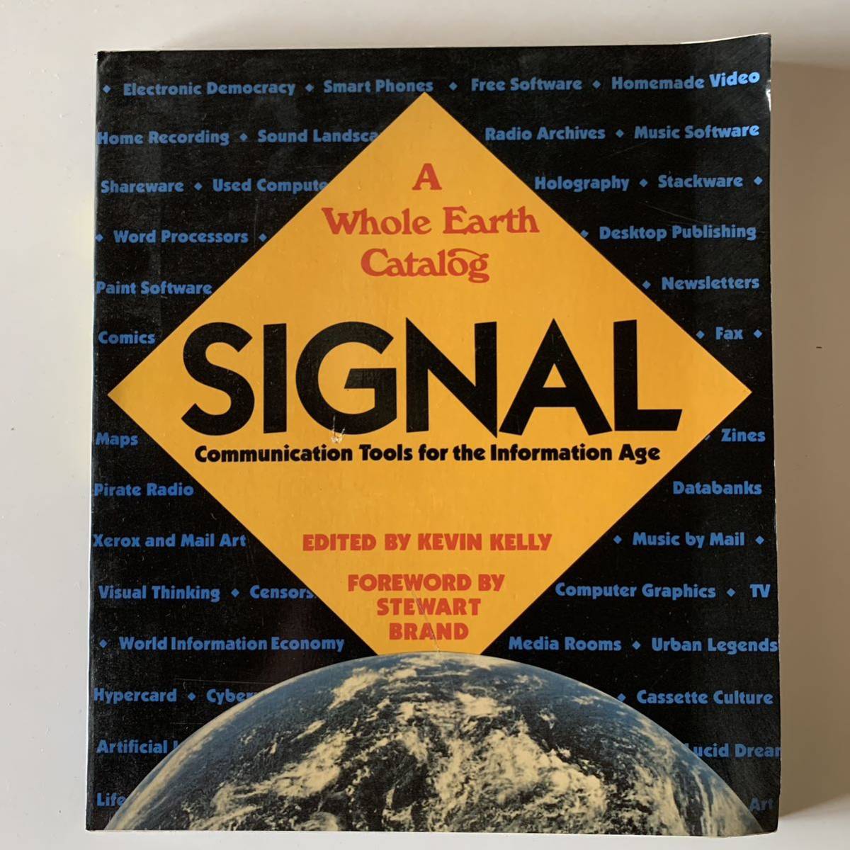 世界的に SIGNAL A Whole Earth Catalog Kevin Kelly 洋書
