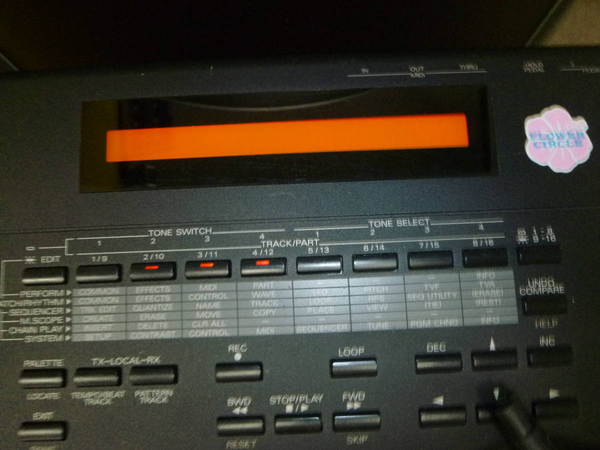 ☆お引き取り限定/三重県☆ 中古ジャンク　ROLAND XP-50 シンセサイザー　ケース　臺(tái)付き　 