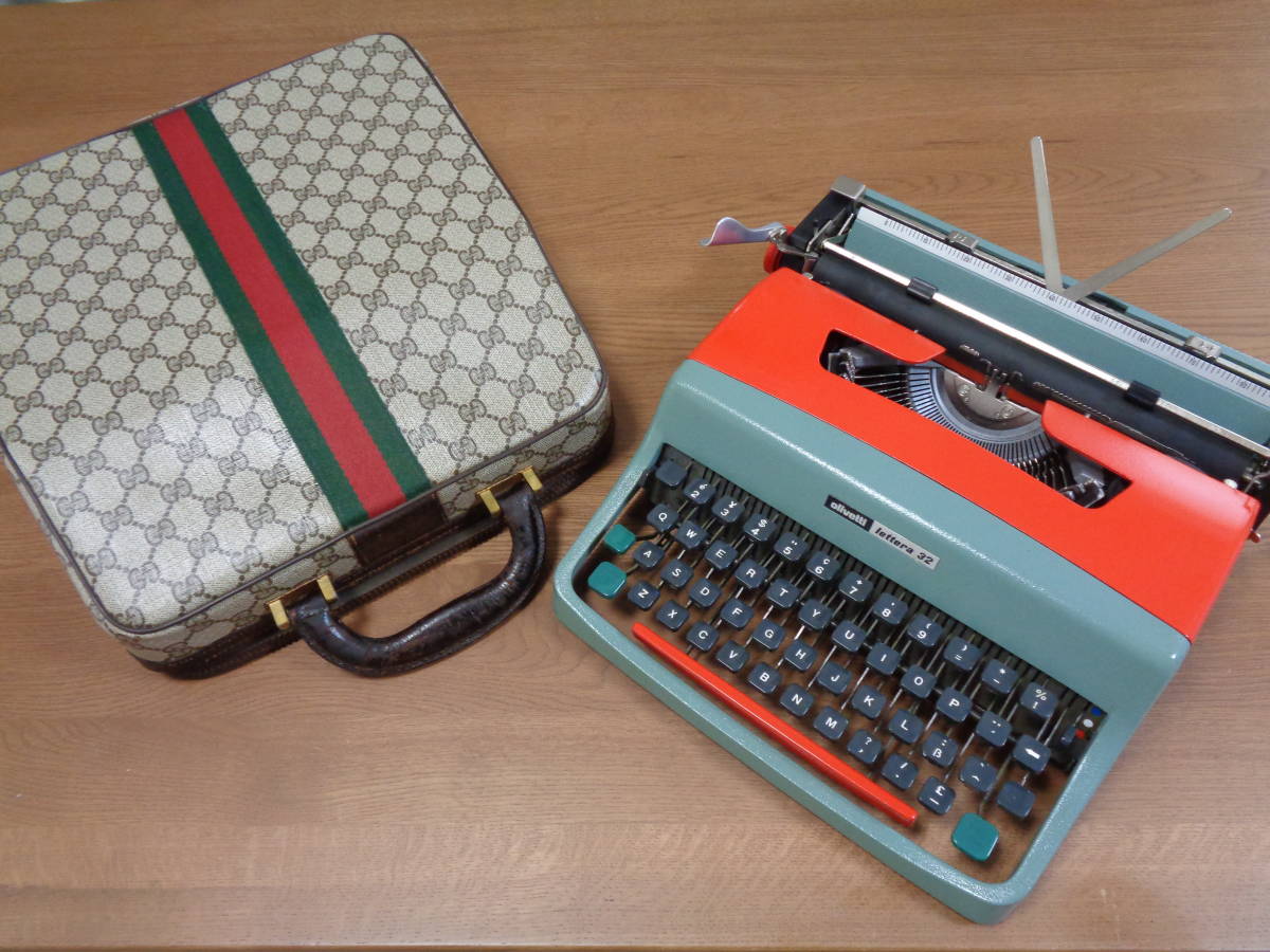 GUCCIケース olivetti lettera32タイプライター シェリー調-