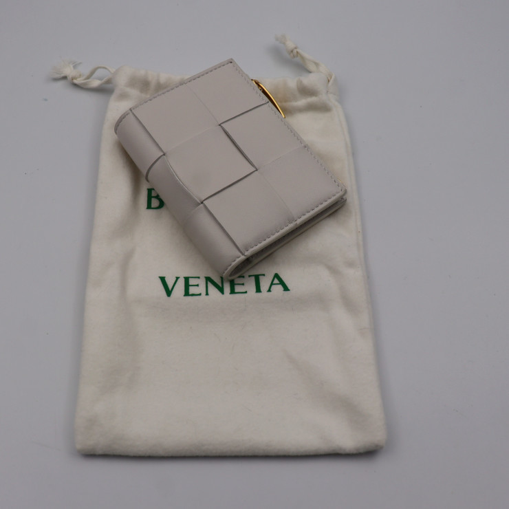  очень красивый товар Bottega Veneta складывающийся пополам застежка-молния бумажник кассета сетка двойной бумажник 706010 кожа оттенок белого [ подлинный товар гарантия ]