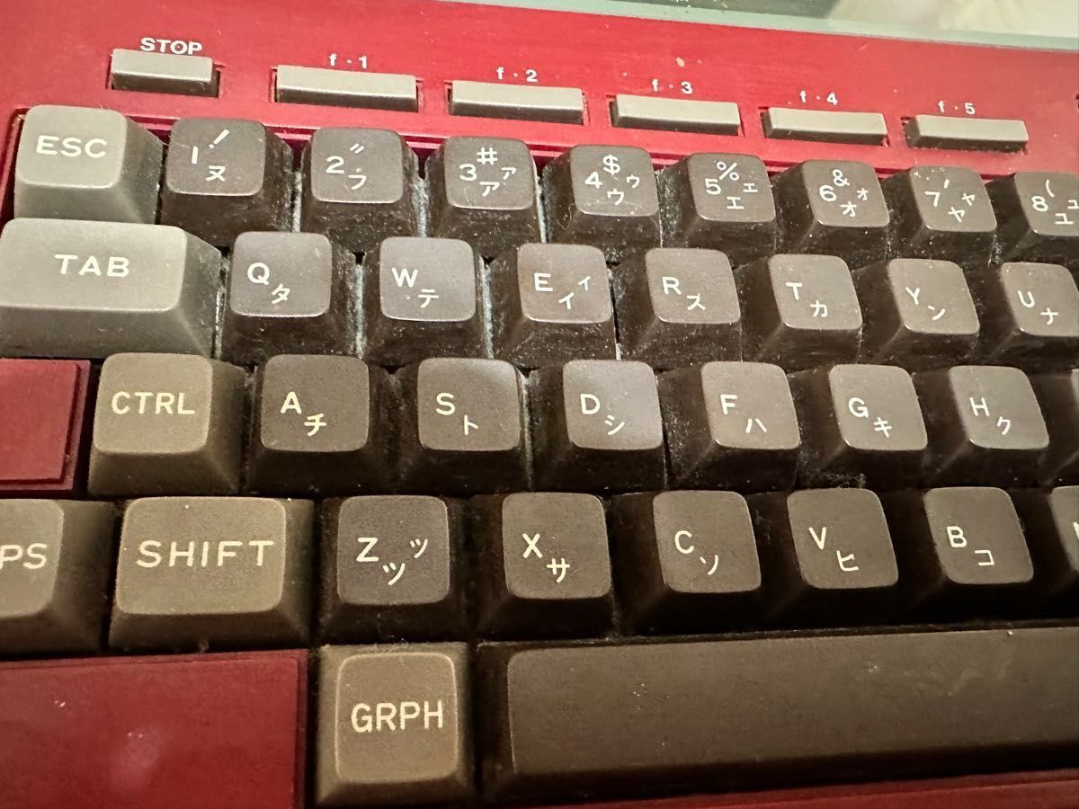 NEC PC-8201 ハンドヘルドコンピュータ レッド レトロパソコン NEC PC-8201 ハンドヘルドコンピュータ レッド レトロパソコン