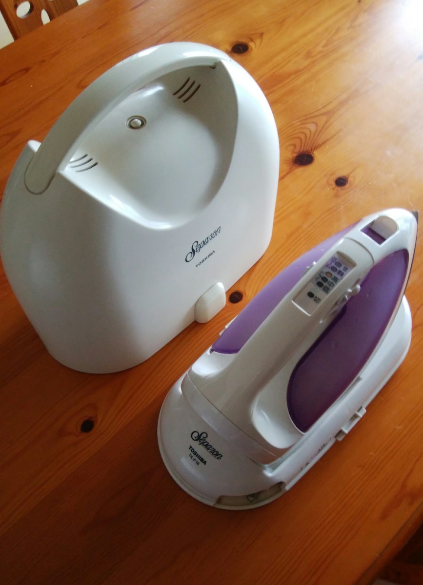 * Toshiba Separonsepa long cordless steam iron *