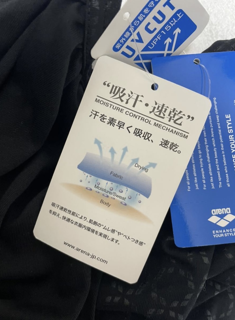 新品 arena アリーナ 重ね着風 黒 ストレッチ ロゴスワロフスキー トップスカットソー 水泳 スポーツランニング 定価5880_画像5