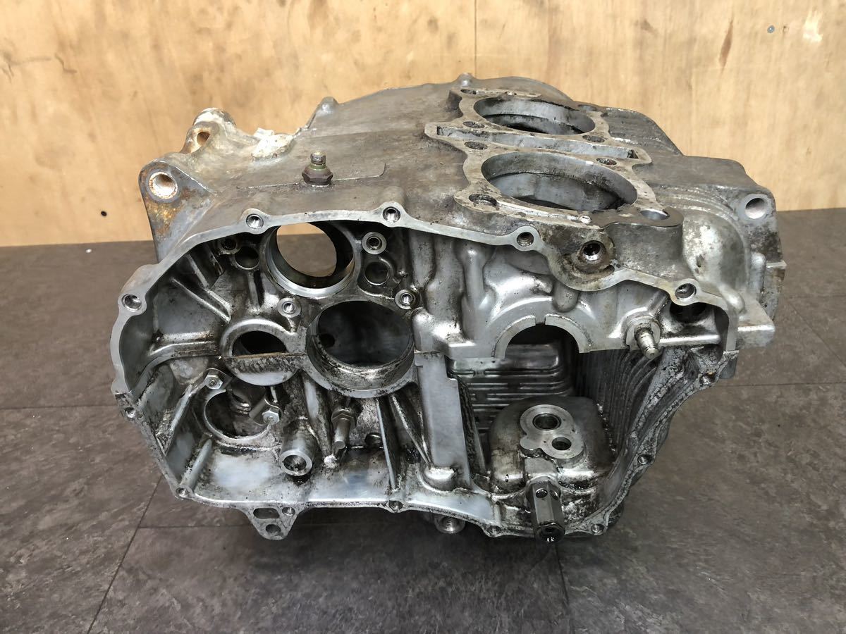 ホンダ CB400T 純正 クランクケース 上下 腰下 番号有り ホンダ CB400T 純正 クランクケース 上下 腰下 番号有り