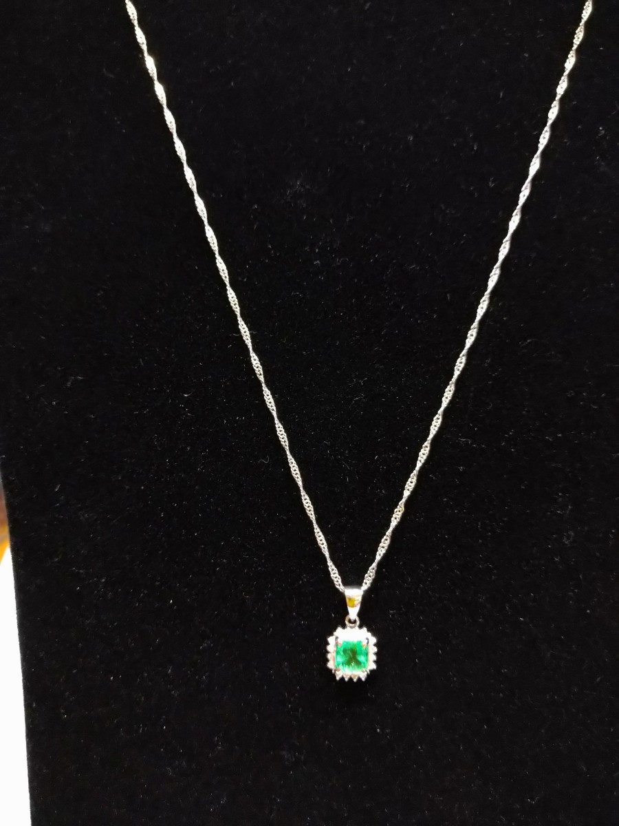美品 天然 エメラルド ネックレス エメラルド(0.82ct) ダイヤモンド