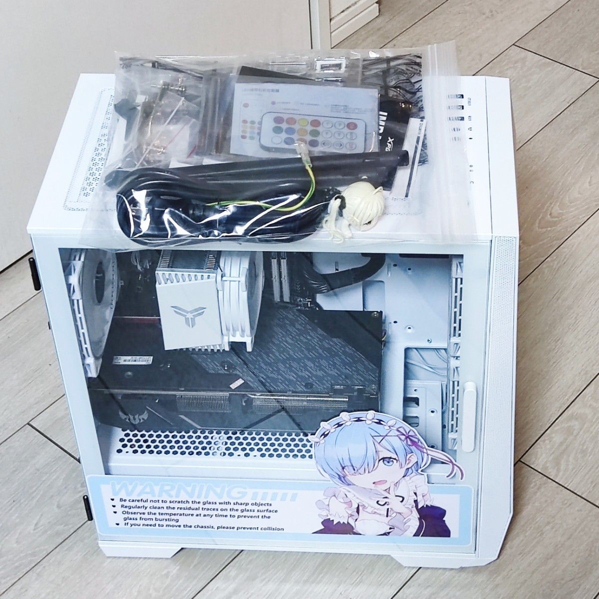 オシャレな白いゲーミングPC Ryzen 5500+RX 5600XT+メモリ16G+SSD 1TB+