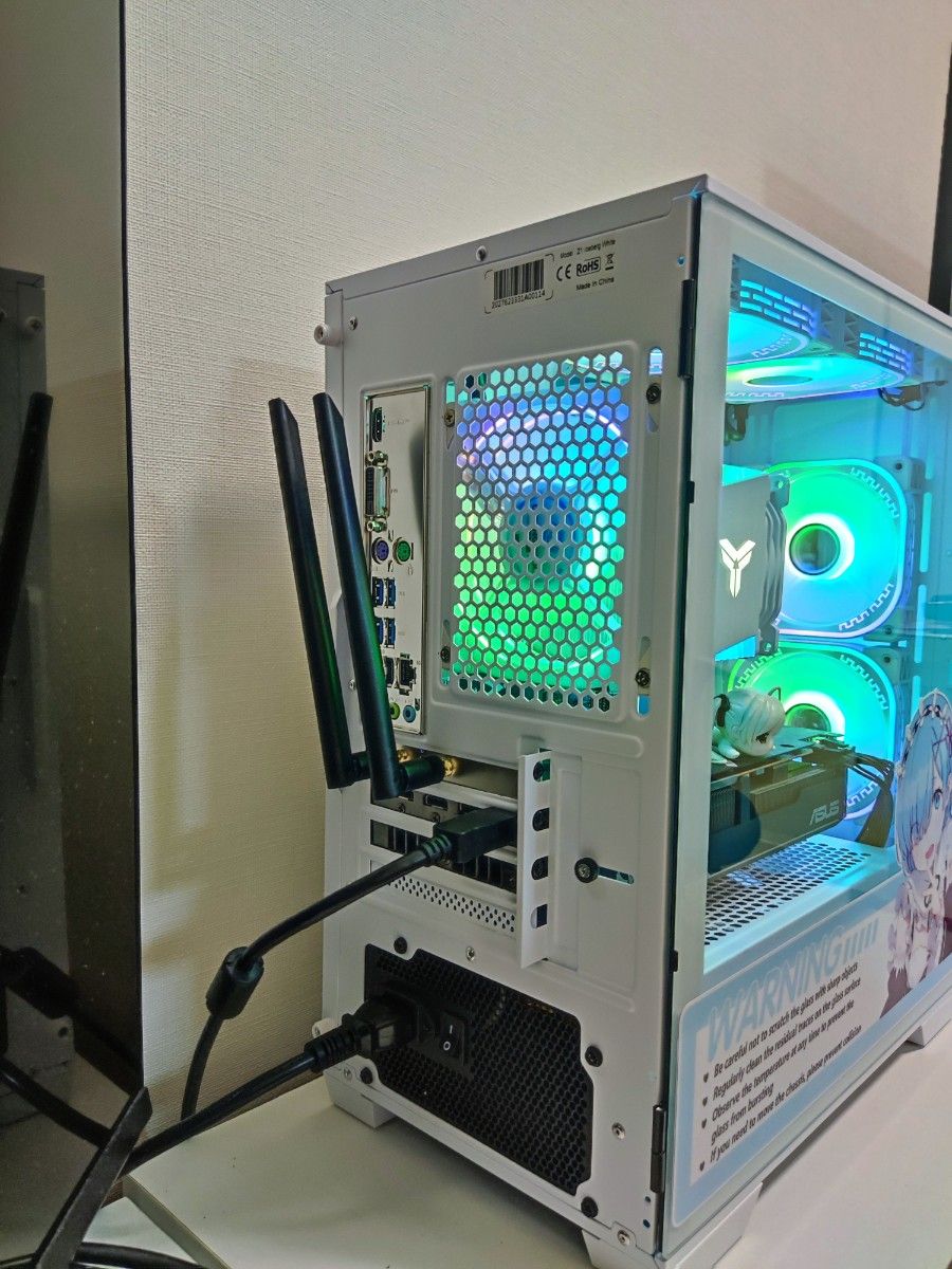 オシャレな白いゲーミングPC Ryzen 5500+RX 5600XT+メモリ16G+SSD 1TB+