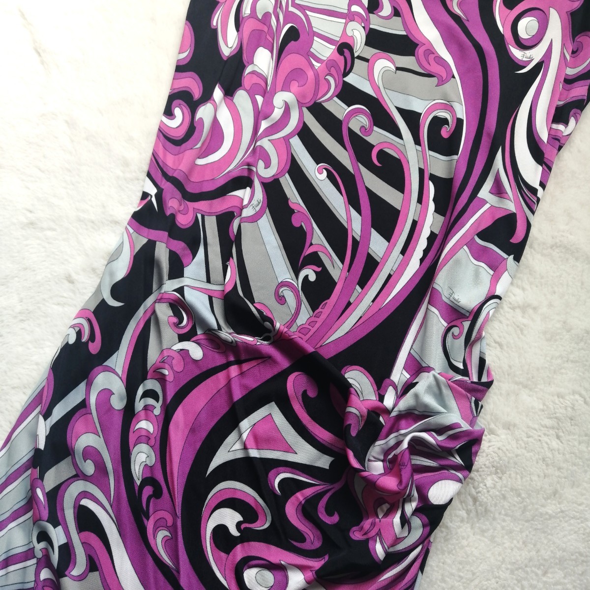 Emilio Pucci エミリオプッチ 膝丈ワンピース 総柄 フレンチスリーブ