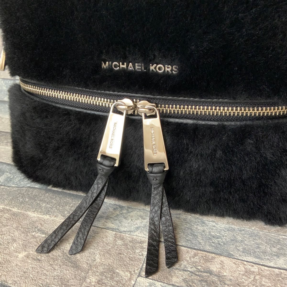 MICHAEL KORS  マイケルコース リア ジップ リュック バックパック ムートンファー レザー 黒