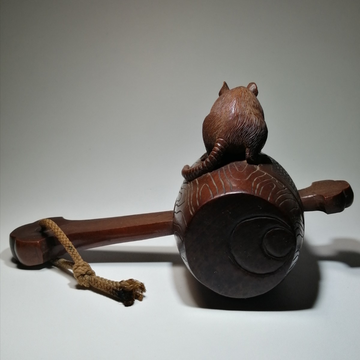 古い 鼠 打出の小槌 木製 明治時代 ○ 打ち出の小槌 ねずみ 彫刻 古い 鼠 打出の小槌 木製 明治時代 ○ 打ち出の小槌 ねずみ 彫刻