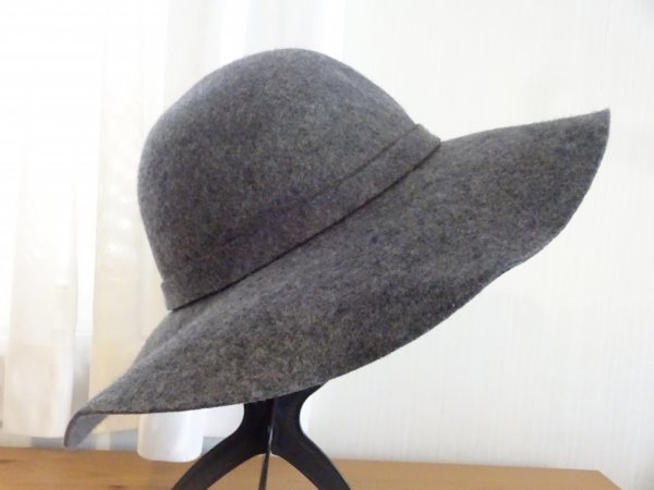 ●G.U.●レディース・婦人用　灰色帽子　つば広ハット　スタイル帽子　サイズ５７cm〜５９cm　キャップ　帽子　ウール_画像3