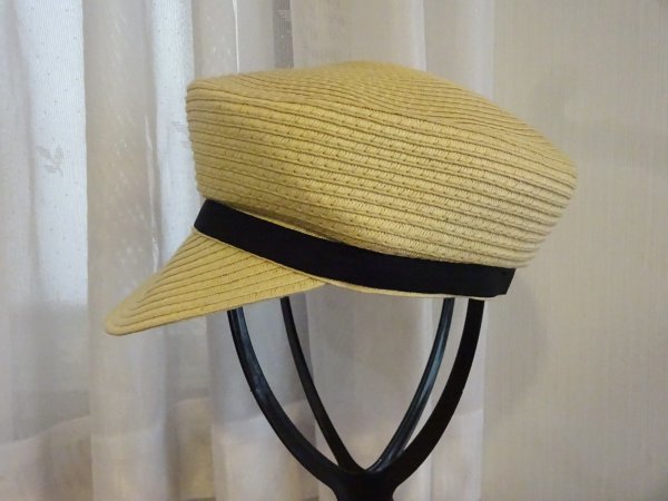∞G.U.∞キッズ帽子　キャスケット　ベージュ色　サイズ５５cm　スタイル帽子　ジーユー キャップ　帽子　ペーパーハット_画像1