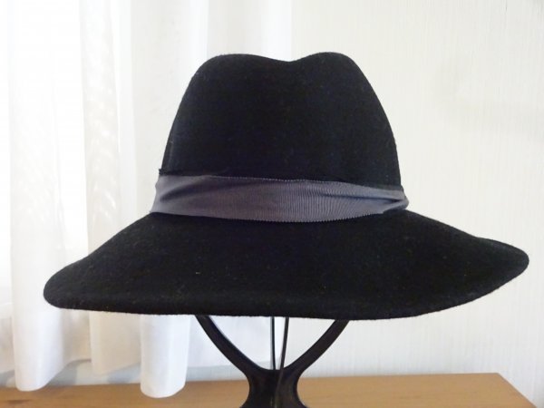 ｛シゲマツ ｝黒色帽子　中折れハット　メンズ・レディース　スタイル帽子　サイズ５７.５cm　キャップ　帽子　ウール_画像2