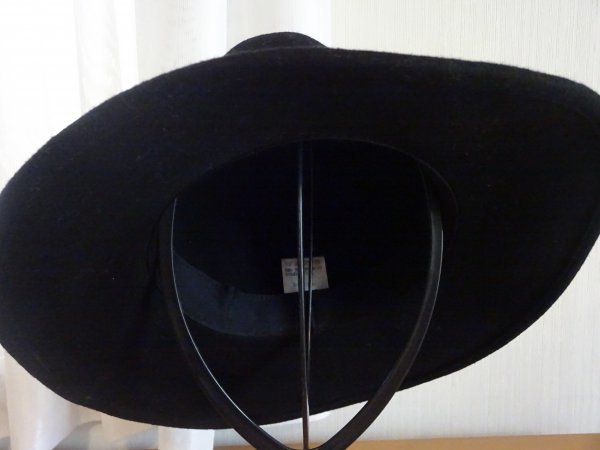 ｛シゲマツ ｝黒色帽子　中折れハット　メンズ・レディース　スタイル帽子　サイズ５７.５cm　キャップ　帽子　ウール_画像4