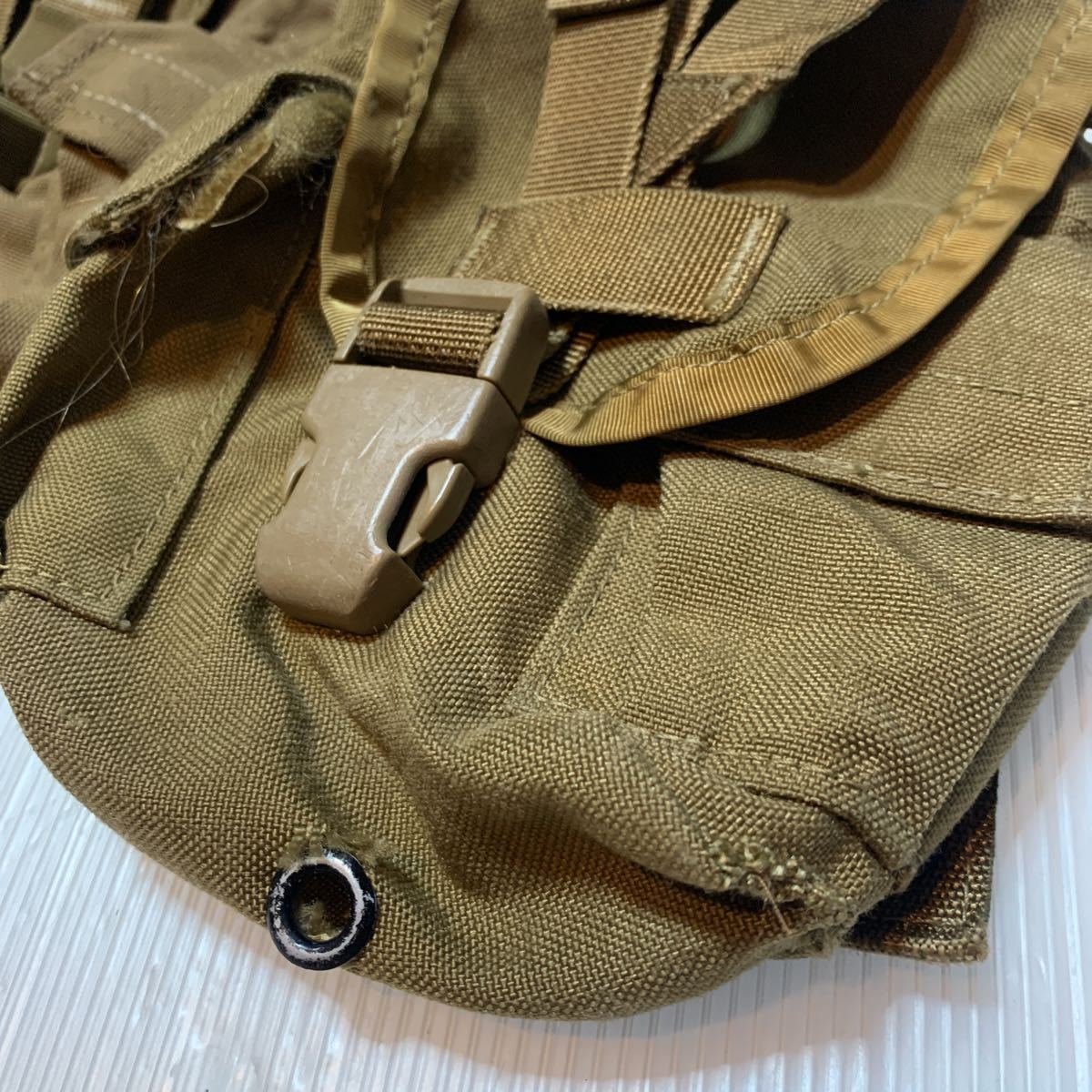 米軍放出品 USMC アメリカ海兵隊キャンティーン ポーチ コヨーテ