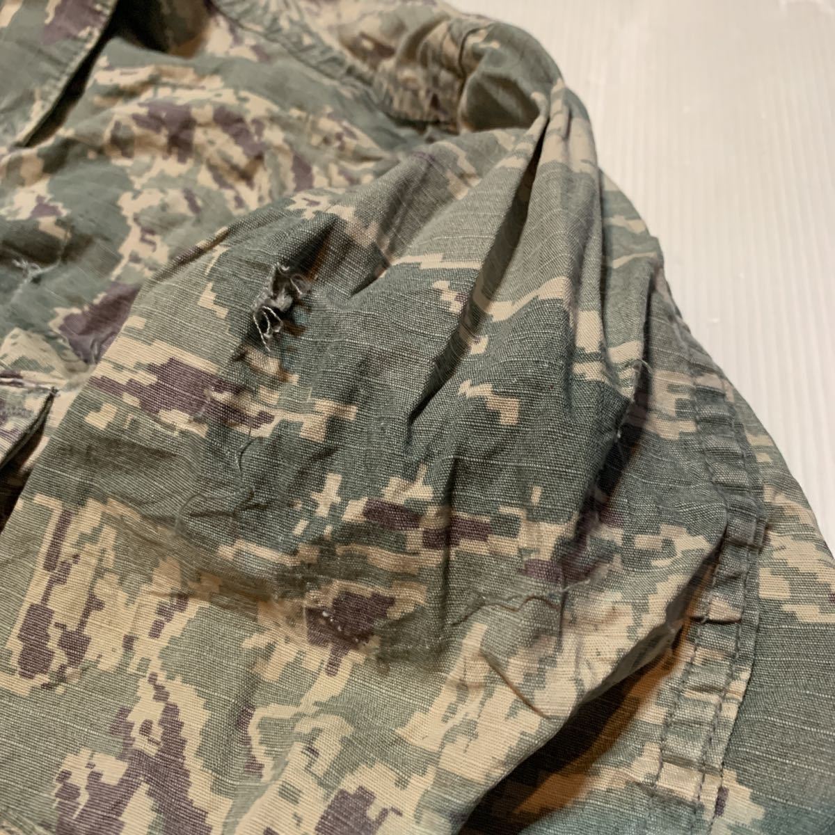 米軍放出品　実物　ABU デジタルタイガーカモ 迷彩 コンバットジャケット　34R_画像4