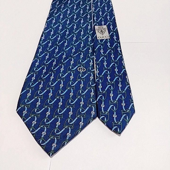 未使用に近い　超美品　グッチ　ネクタイ　ブルー　イタリア製　シルク