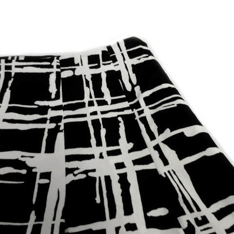 セブンアイディコンセプト 7-IDconcept スカート フレア ミディ丈 日本製 総柄 ブラック 黒 ホワイト 白 38 レディース_画像3