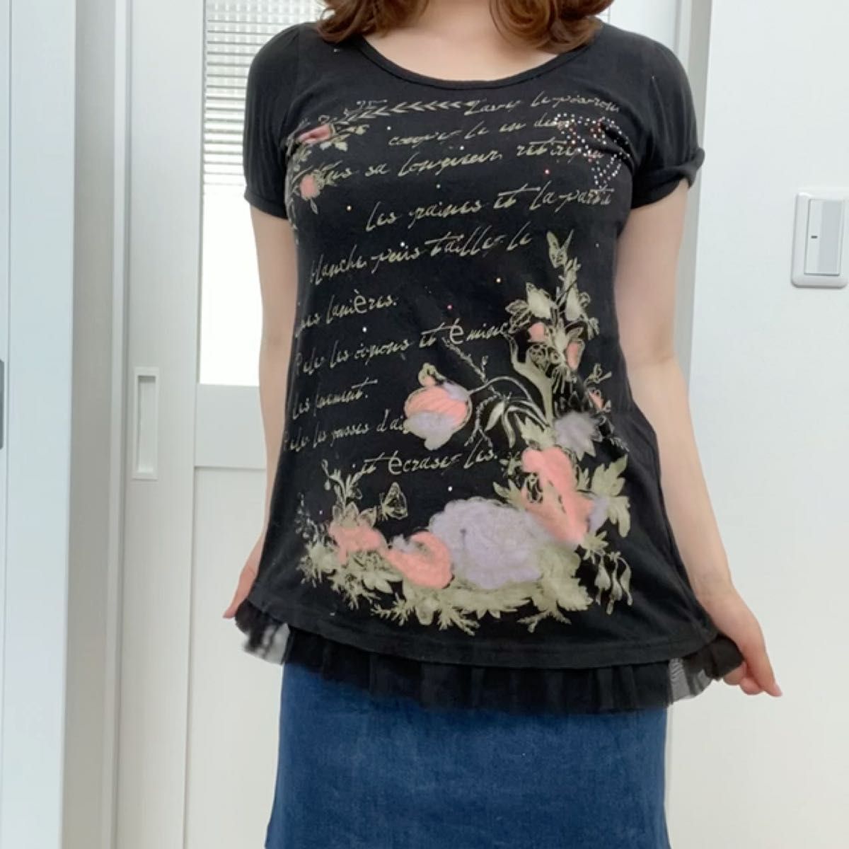 シネマクラブ キラキラビジュー付き 花柄 グラフィックデザイン Tシャツ フリルTシャツ