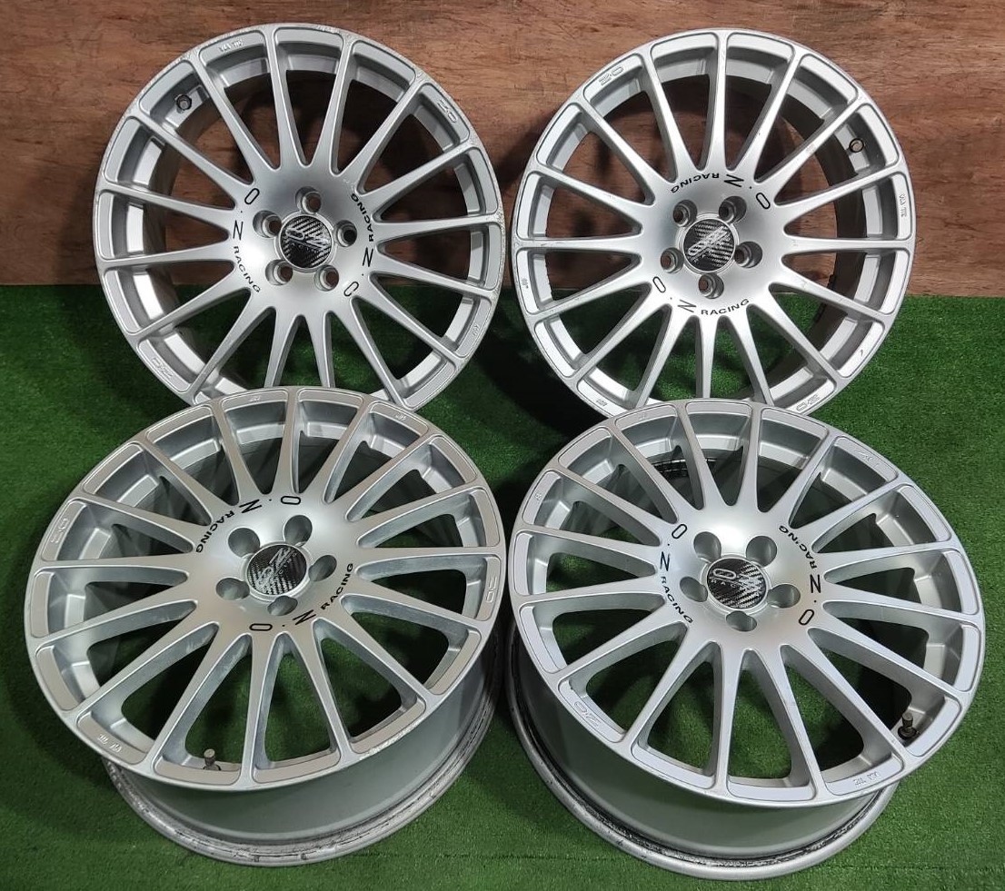 により 4本購入で送料無料 OZ SUPERTURISMO WRC 18x7.0J 4/108 +20 WH