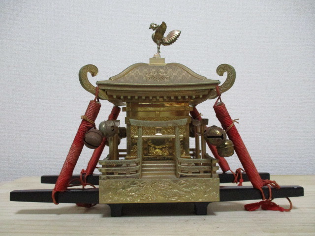 Y76-798W　置物　神輿　金属製　中古　セット高さ約24ｃｍ　（T18)