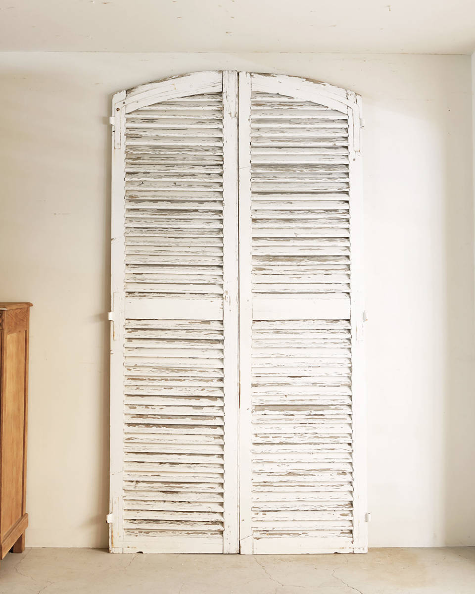 jf02699. country * France antique * fittings wood double vore- louver white paint door white furniture wooden both opening door store furniture Studio background 