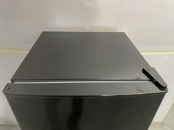 【美品】Haier 2ドア冷蔵庫 JR-N130A 2020年製 通電確認済み ブラック スリムボディー 高さ調整可能トレイ 耐熱天板 強化ガラストレイ_画像2