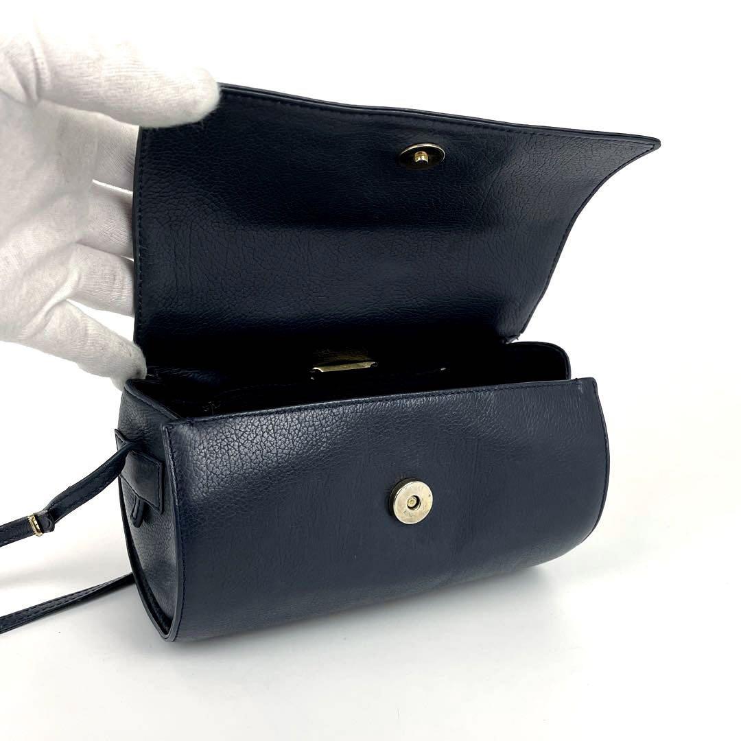 美品 LOEWE ロエベ ショルダーバッグ 筒型 斜め掛け ゴールド 美品 LOEWE ロエベ ショルダーバッグ 筒型 斜め掛け ゴールド