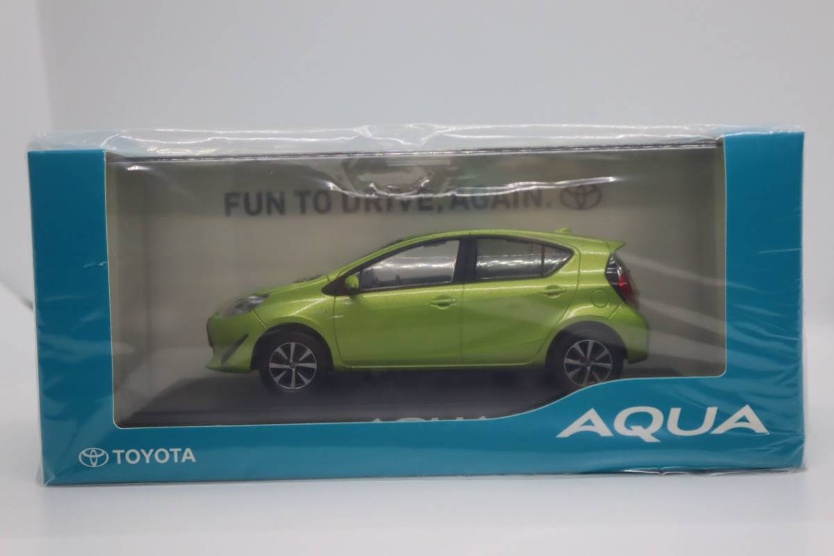  1/30 TOYOTA トヨタ アクア AQUA 後期　非売品 カラーサンプル ミニカー　フレッシュグリーンマイカメタリック 588_画像1