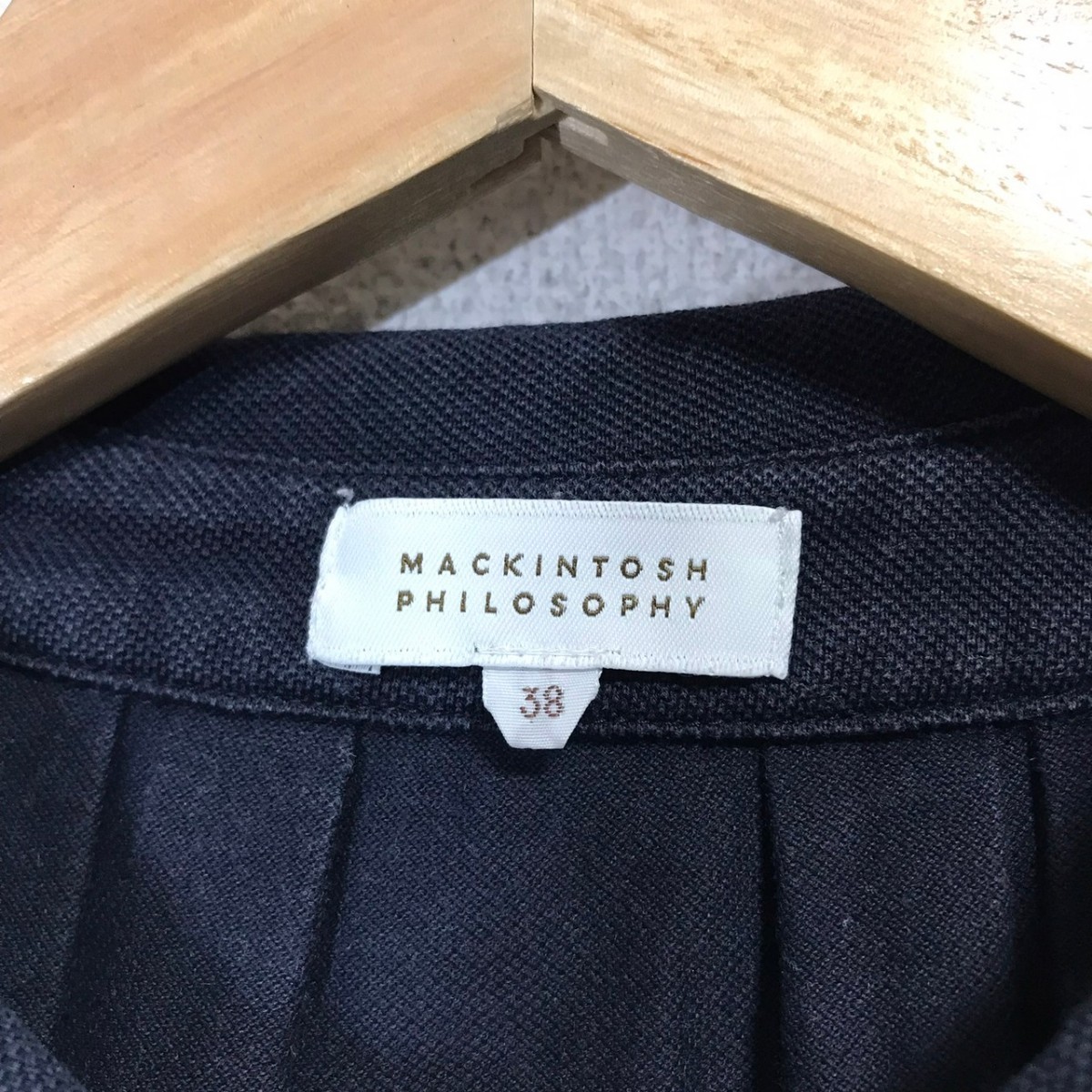 F7462dL MACKINTOSH PHILOSOPHY マッキントッシュフィロソフィー サイズ38 (M位) フリルポロシャツ ブラウス ネイビー 綿100% 三陽商会_画像4