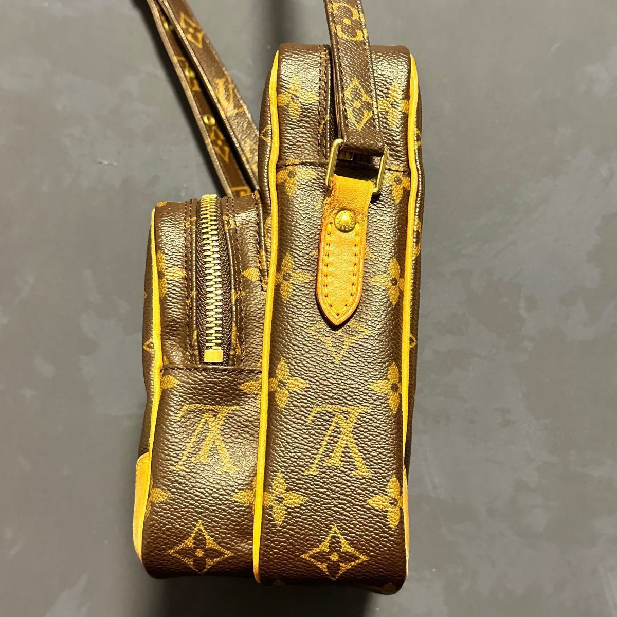 LOUIS VUITTON アマゾン