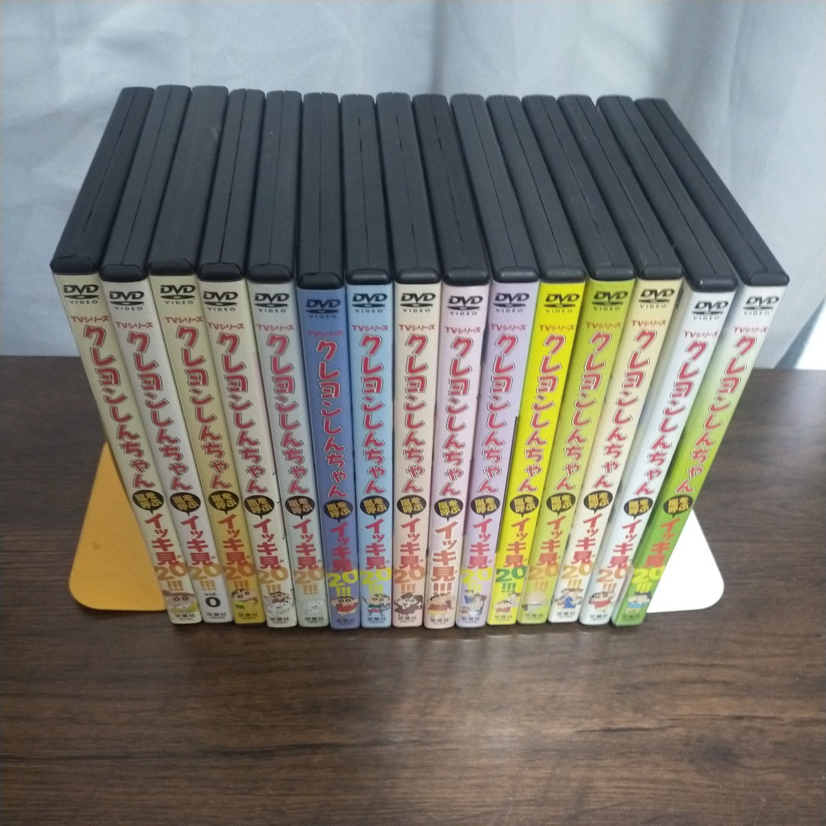 ヤフオク! - クレヨンしんちゃん 嵐を呼ぶイッキ見20 15巻セット