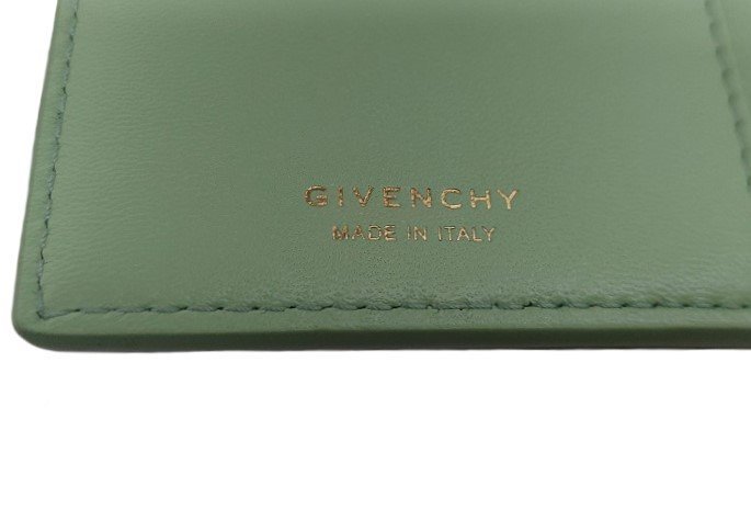 未使用品！GIVENCHY【ジバンシー】4G レザー ミディアムウォレット 二つ折り財布 （3980）